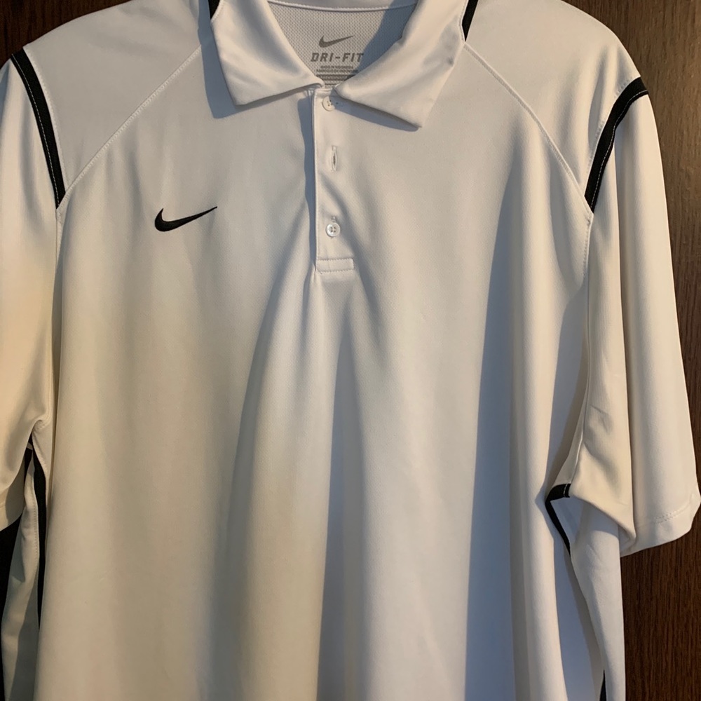 Nike - Picture 2 of 4